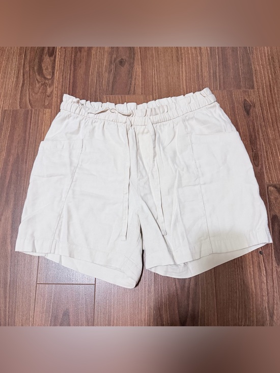 Old Navy Pants - Old Navy Light Cream Drawstring Elastic Waist Shorts